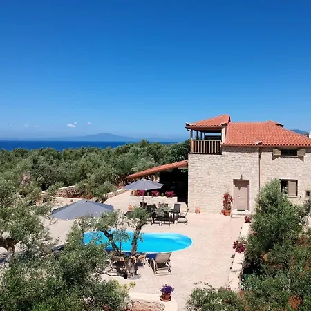 Tatil Evi Selinitsa Stone - Mani's Private Pool Retreat *