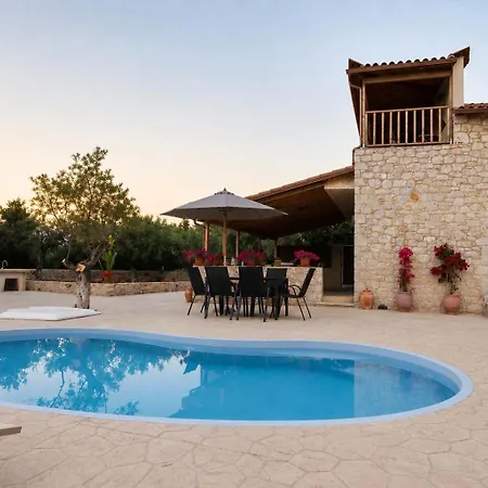 Selinitsa Stone - Mani's Private Pool Retreat Hébergement de vacances