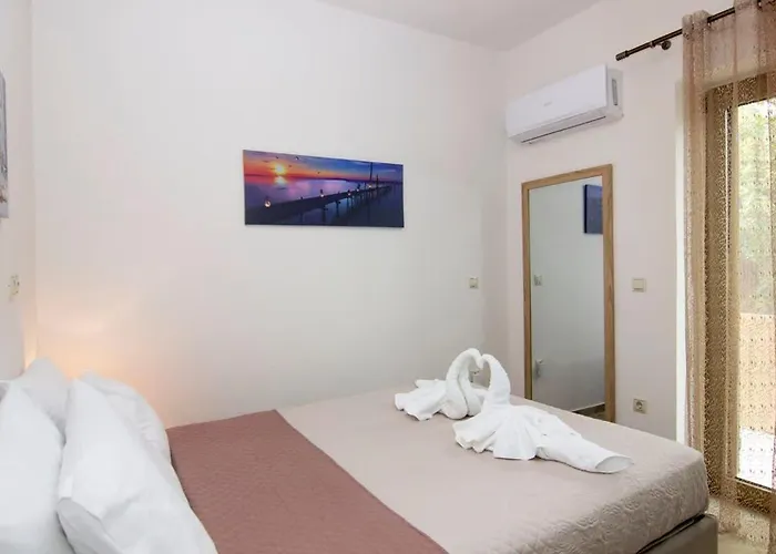 Selinitsa Stone - Mani's Private Pool Retreat *